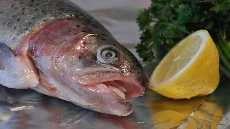 a trout with lemon and parsley